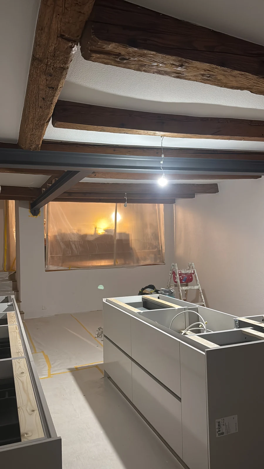 La cuisine pendant la pose des caissons, avant le plan de travail