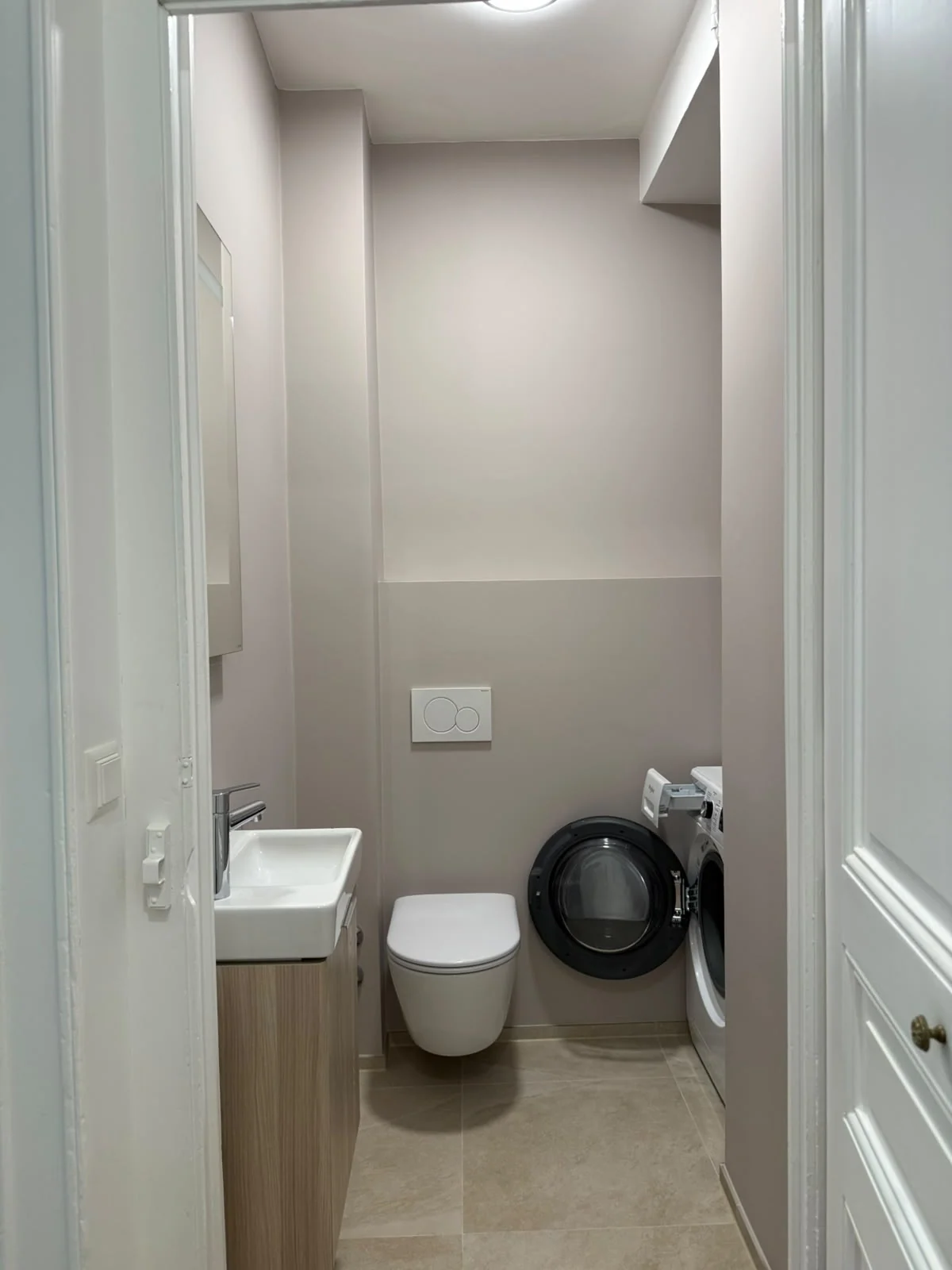 WC séparé et emplacement du lave-linge.
